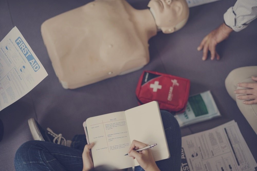 Basic First Aid Tips Everyone Needs to Know – Training Express