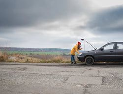 10 Essential Items to Include in Your Emergency Car Kit