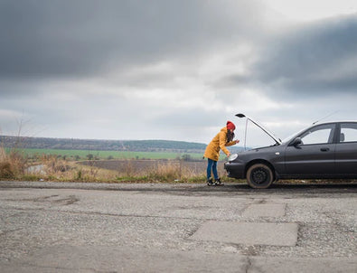 10 Essential Items to Include in Your Emergency Car Kit