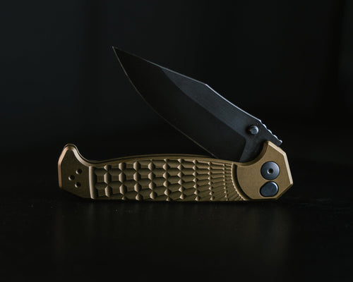 Half face blades Crow Folder folding knife, black nitride blade, anodized OD green grenade stippled grip