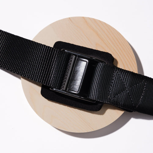 T^Pull Straps by Rasant Straps: black heavy-duty webbing strap with a plastic quick-release buckle on a wood base